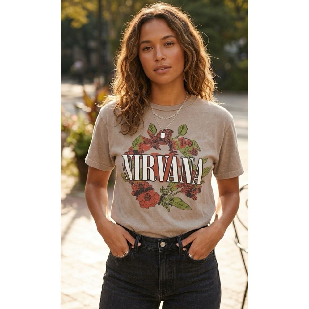 Nirvana Flower Wreath Graphic Tee Size M Taupe Tan Grunge Band T-Shirt